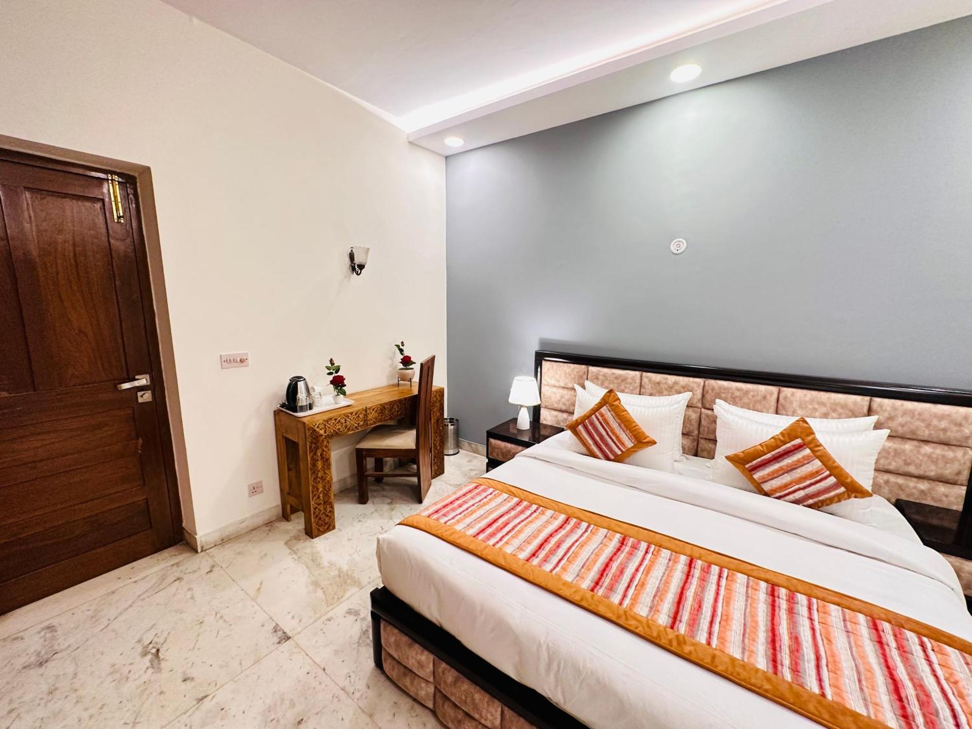 Grove Residency Hauz Khas New Delhi Couple Friendly Hotel Bagian luar foto